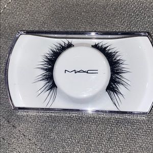 Mac lashes( sealed )